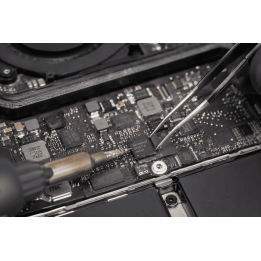 Remplacement IC puce de charge MacBook Air et MacBook Pro