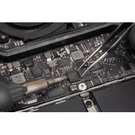 Remplacement IC puce de charge MacBook Air et MacBook Pro